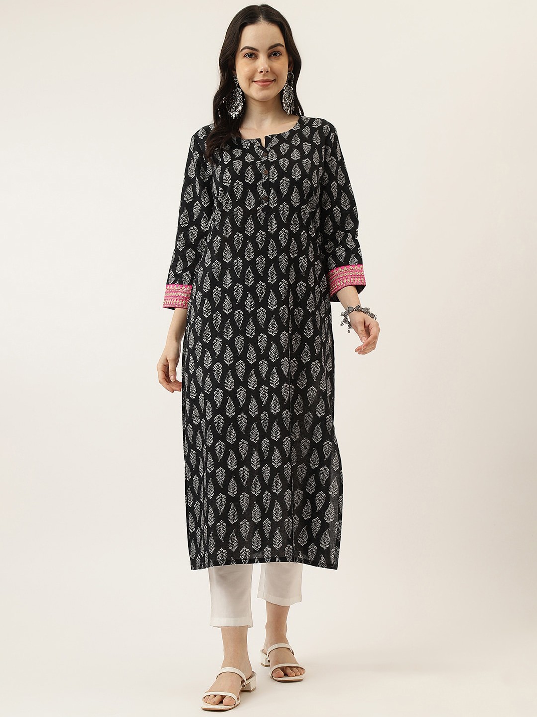 

Mandvi Ethnic Motifs Printed Round Neck Gotta Patti Cotton Straight Kurta, Black