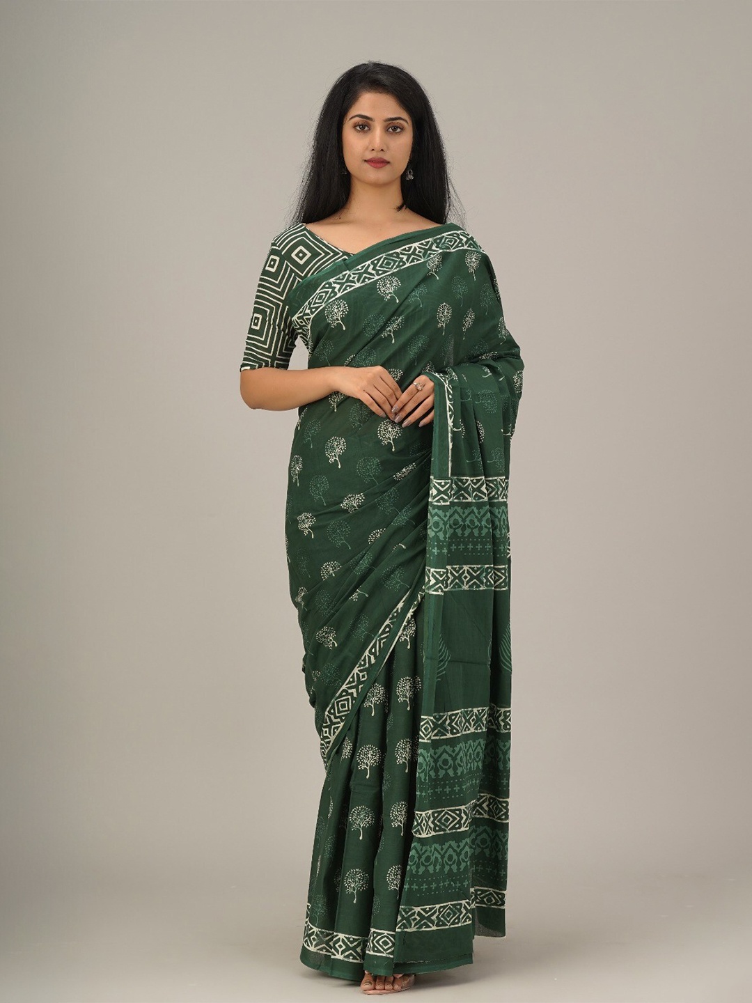 

GK FASHION Floral Pure Cotton Block Print Saree, Green