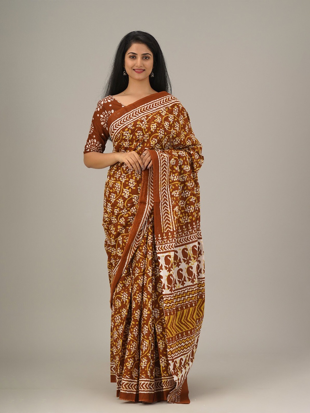 

GK FASHION Floral Pure Cotton Block Printed Saree, Mustard