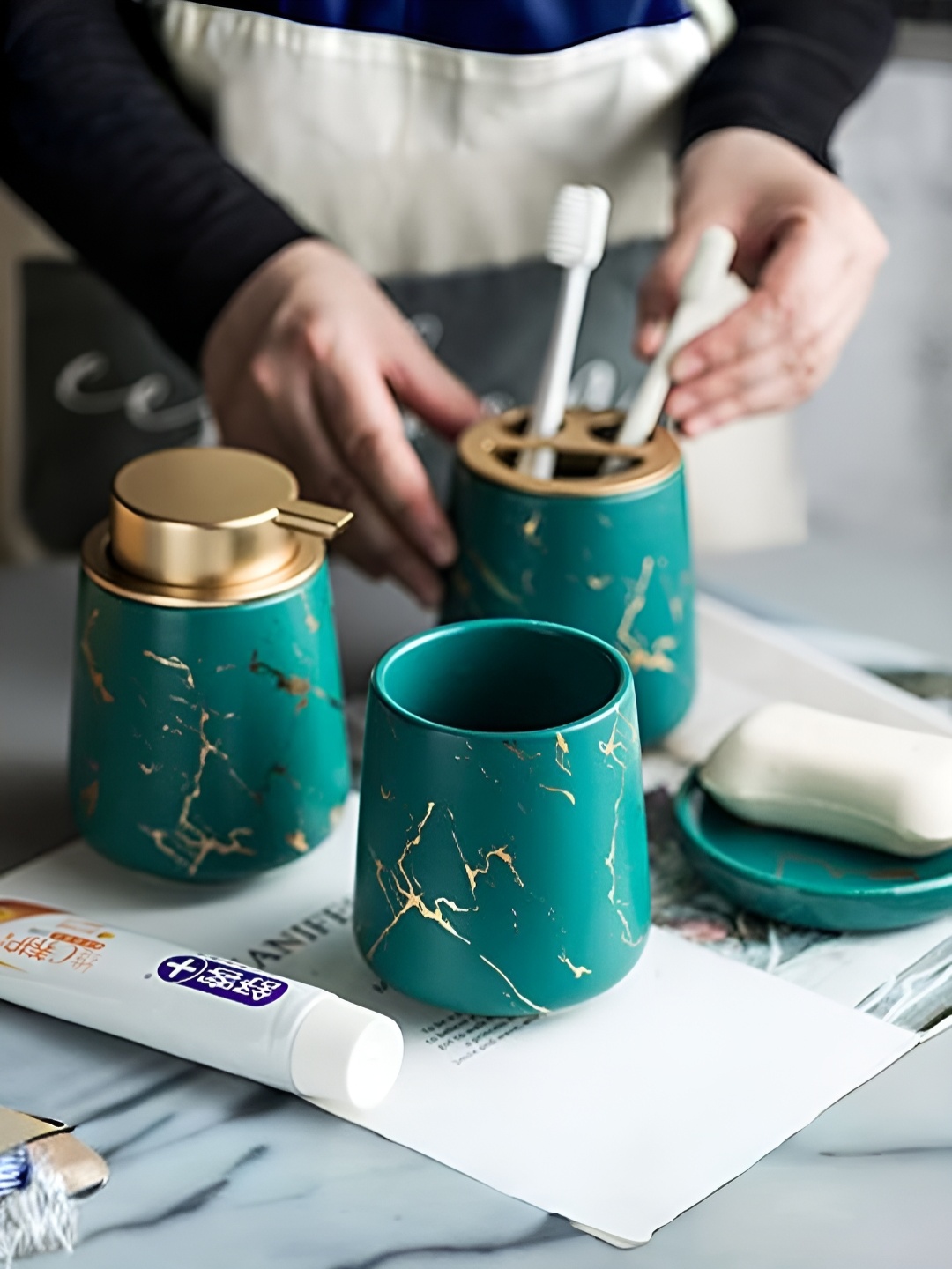 USHA SHRIRAM Green 4 Pieces Ceramic Textured Bath Accessories Set
