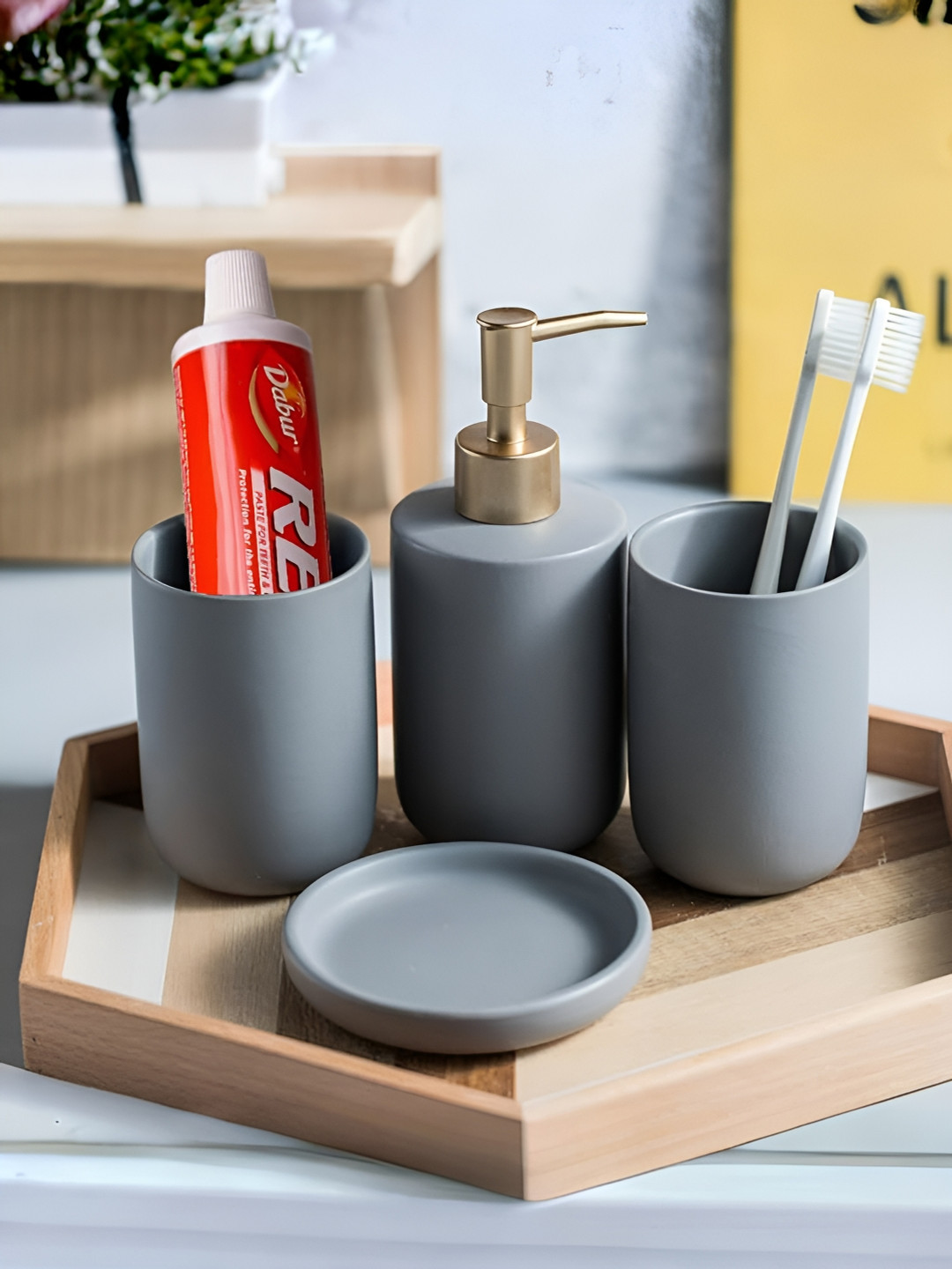 

USHA SHRIRAM Grey 4 Pieces Ceramic Glossy Bath Accessories Set