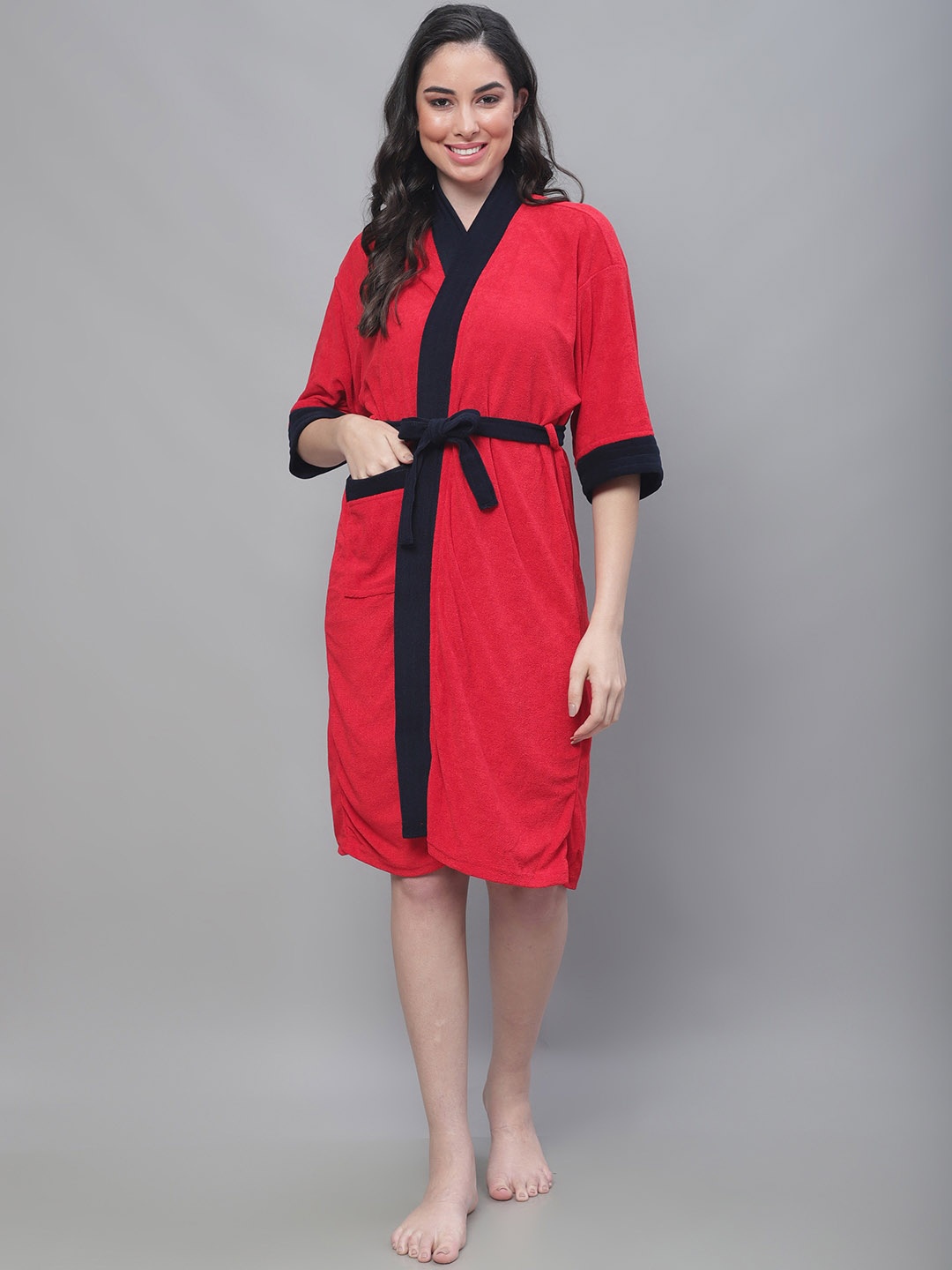 

ELEVANTO Women Red & Black Bath Robe