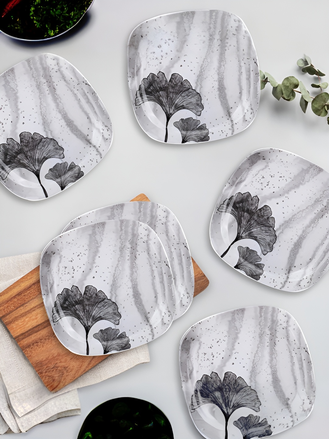 

USHA SHRIRAM Black & White 6 Pieces Floral Printed Melamine Glossy Plates