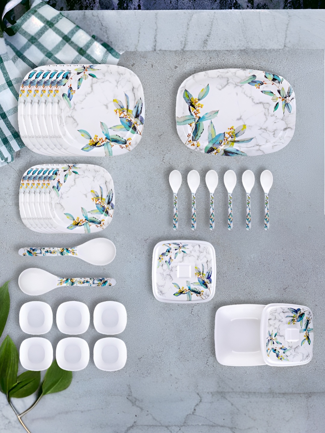 

USHA SHRIRAM Blue & Pieces Melamine Core