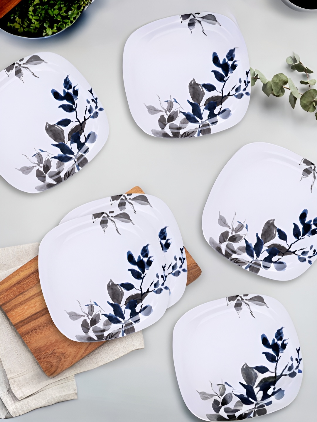 

USHA SHRIRAM Blue & 6 Pieces Melamine Plates