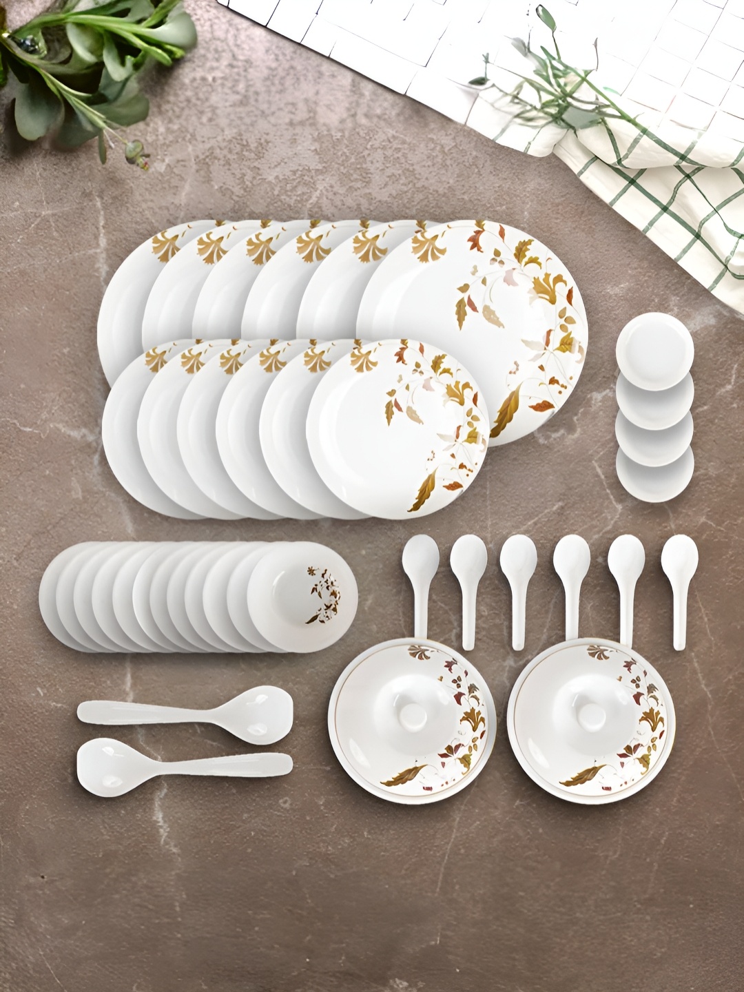 

USHA SHRIRAM Off White & Pieces Melamine Core