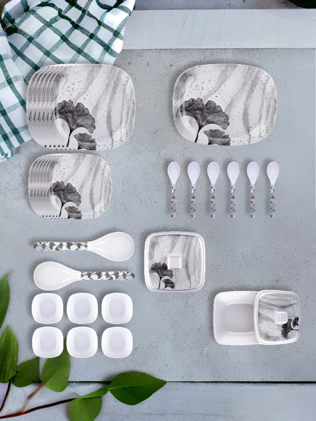 

USHA SHRIRAM Blue & Pieces Melamine Core