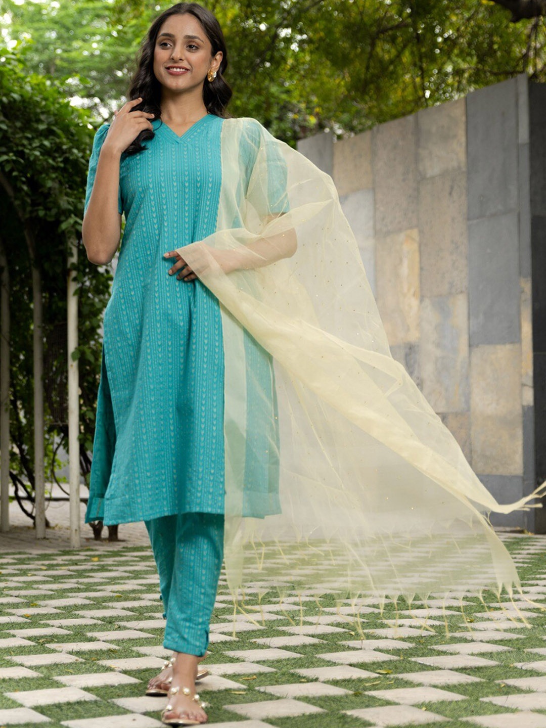 

Vinya Ethnic Motifs Printed Regular Kurta With Trousers & Dupatta, Turquoise blue