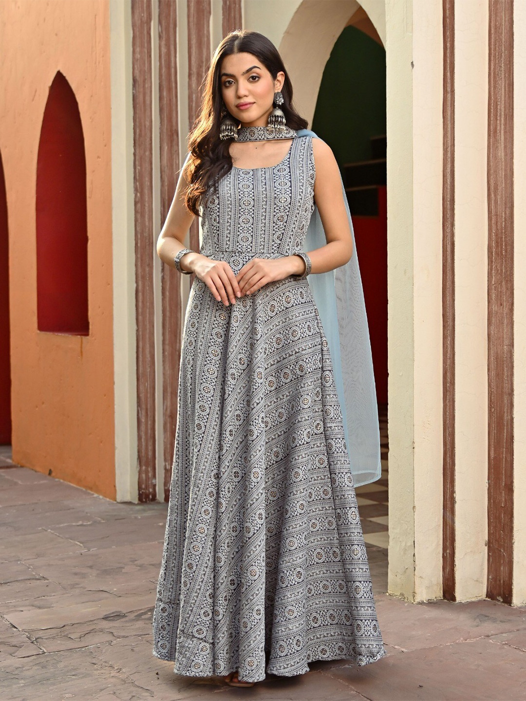 

Vinya Ethnic Motifs Printed Jacquard Maxi Dress With Dupatta, Grey