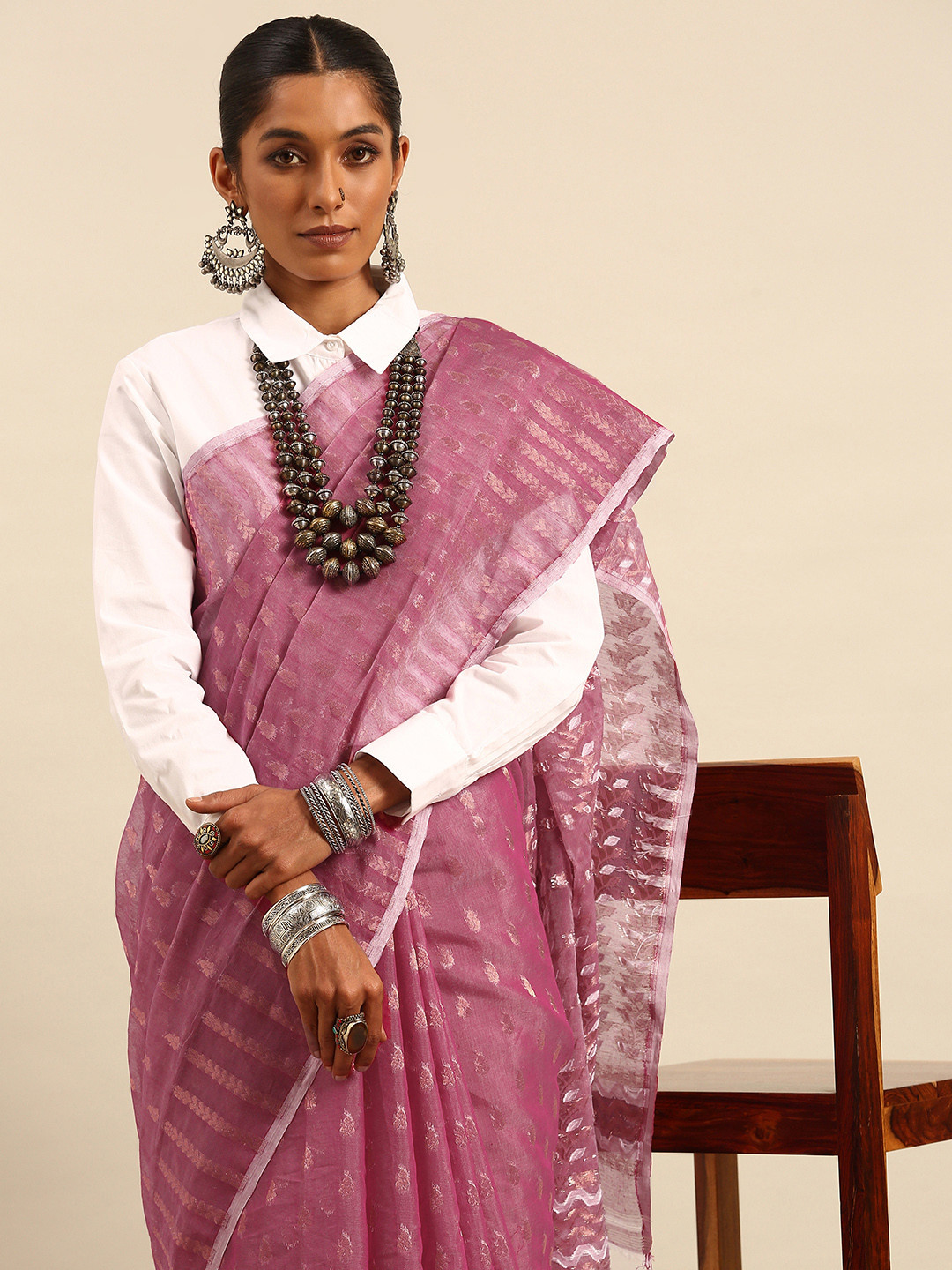 

Taavi Ethnic Motifs Jamdani Saree, Magenta