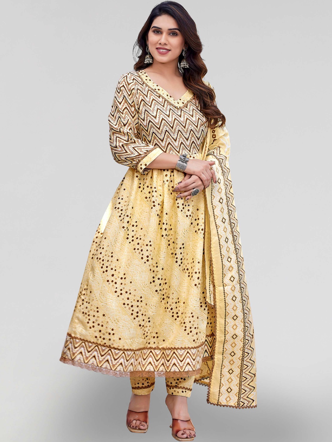 

PYARI - A style for every story Bandhani Printed Gotta Patti Kurta With Trousers & Dupatta, Yellow