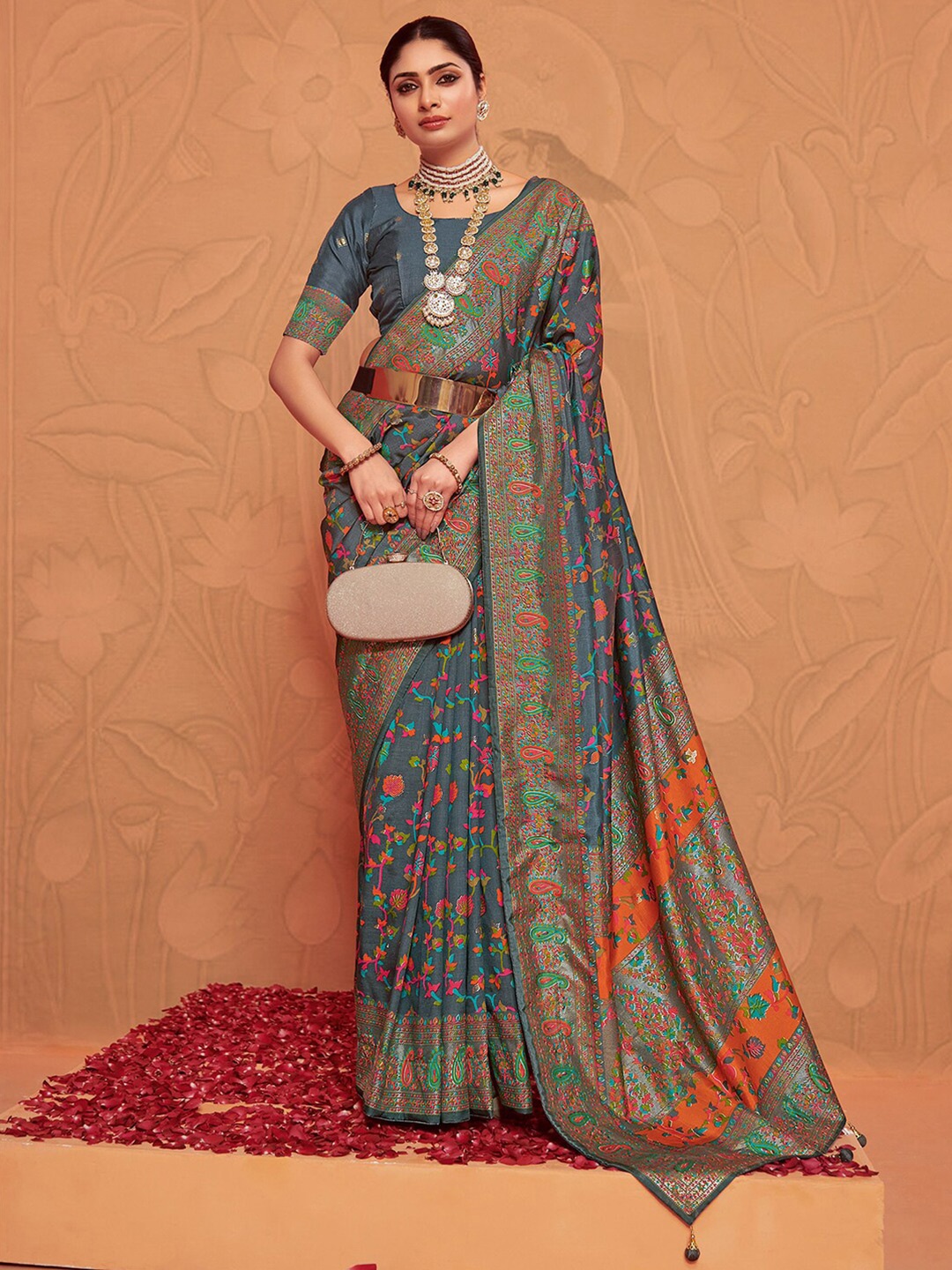

Satrani Floral Zari Art Silk Sungudi Saree, Grey