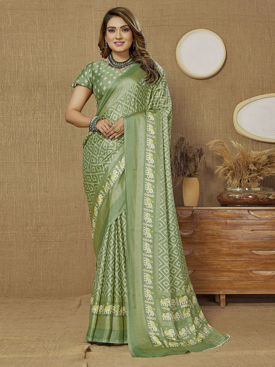 

Satrani Bandhani Printed Zari Saree, Lime green