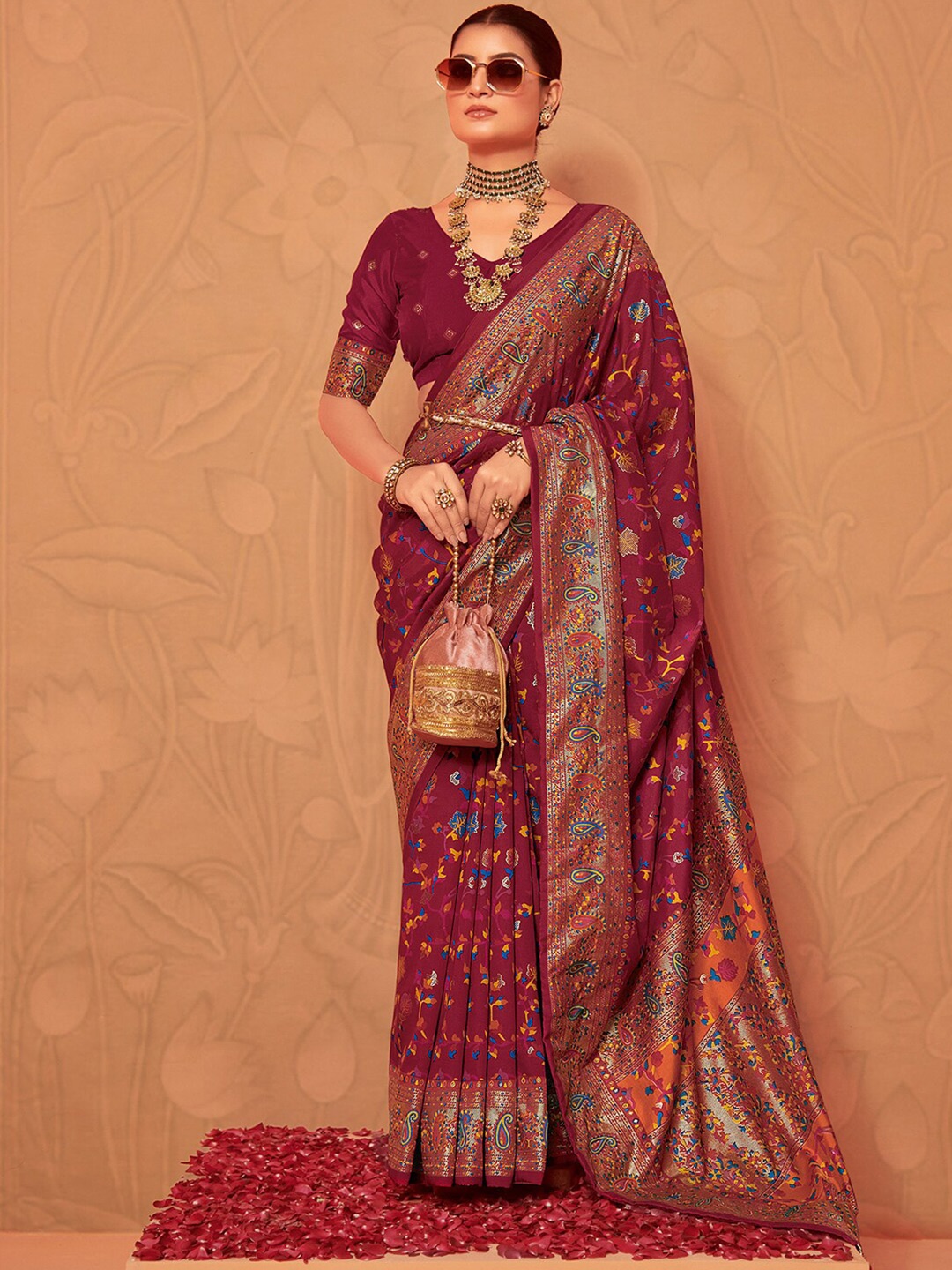 

Satrani Floral Zari Art Silk Sungudi Saree, Pink