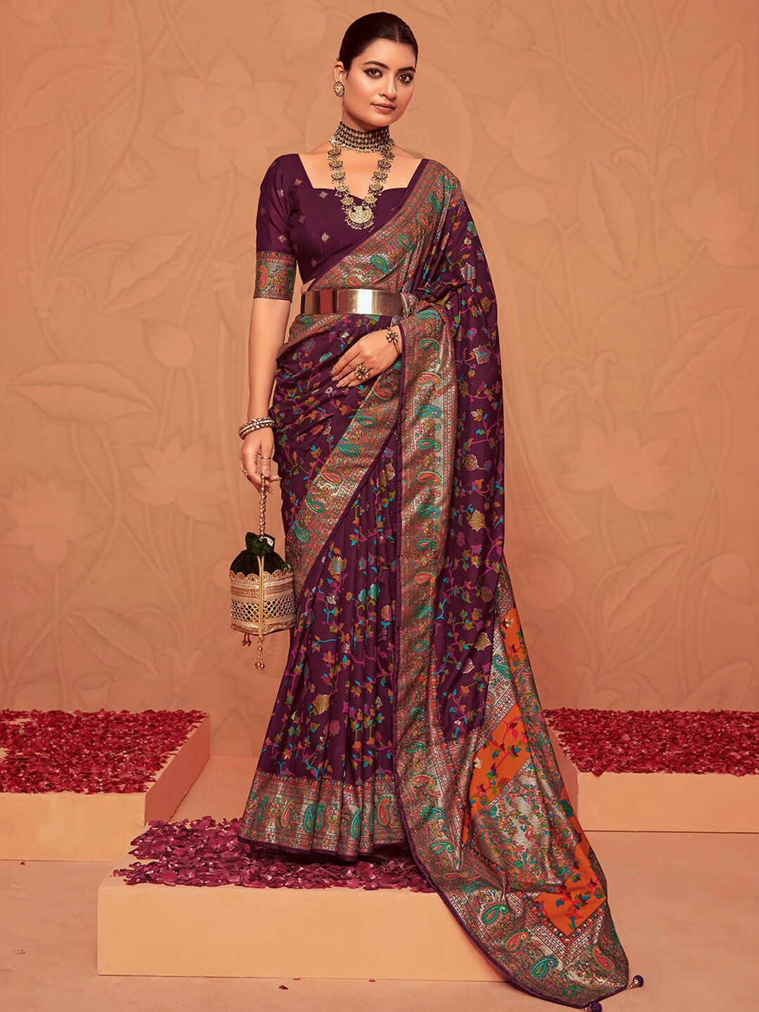 

Satrani Floral Zari Art Silk Sungudi Saree, Purple