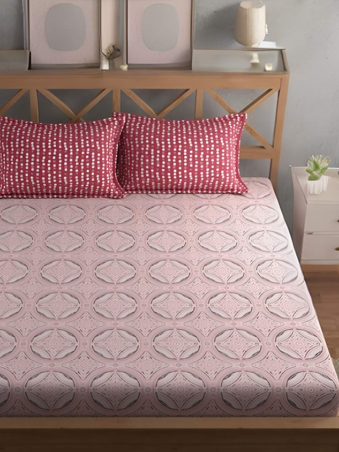 

Bajo's Pink & White Ethnic Motifs Printed Cotton 350 TC King Bedsheet With 2 Pillow Covers