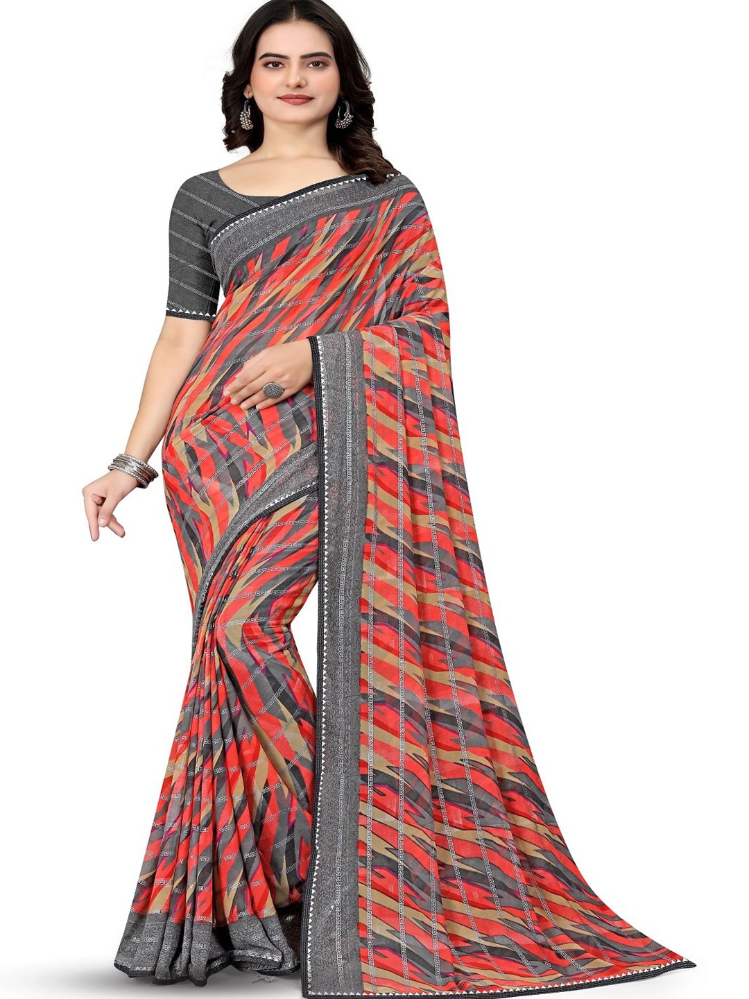 

KALAA VARSHA Abstract Printed Saree, Black