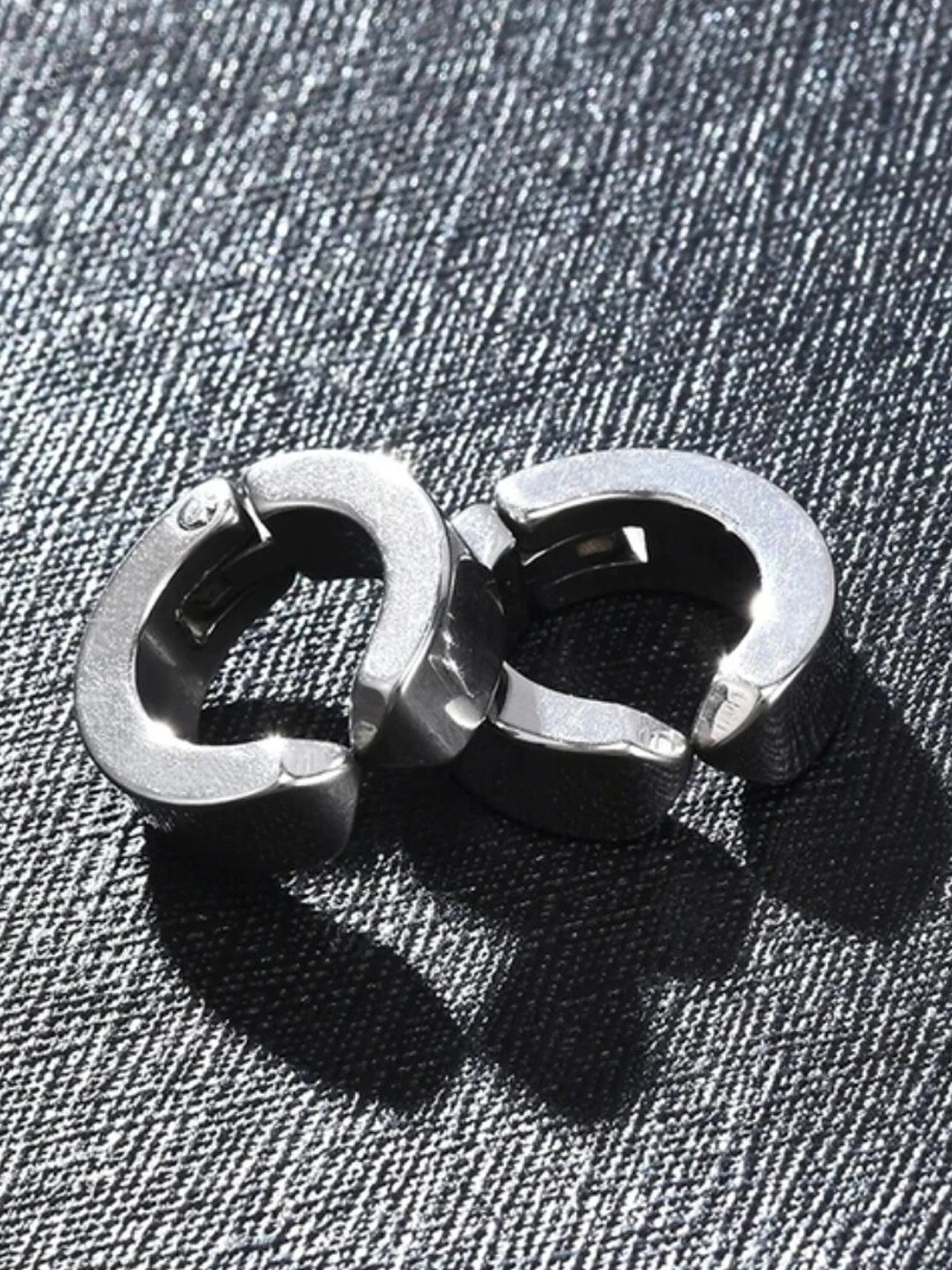 

SALTY Men Contemporary Clip On Hoop Earrings, Silver