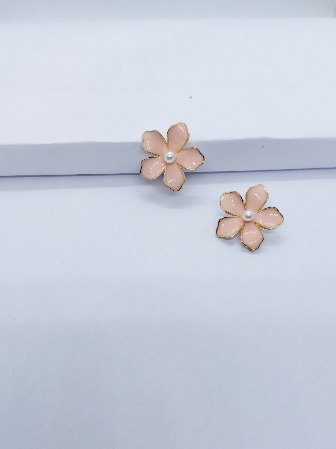 

AVANT-GARDE PARIS Gold-Plated Floral Stud Earrings