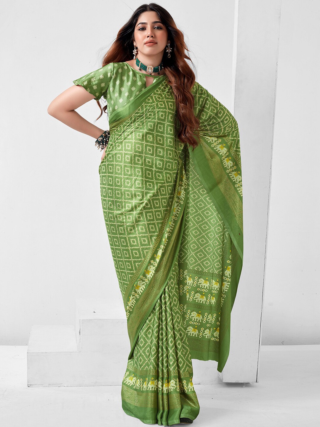 

Mitera Printed Zari Bandhani Saree, Lime green