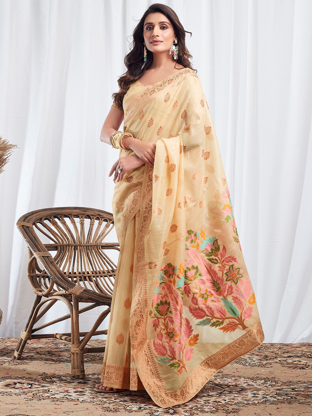 

Mitera Floral Woven Design Zari Banarasi Saree, Cream