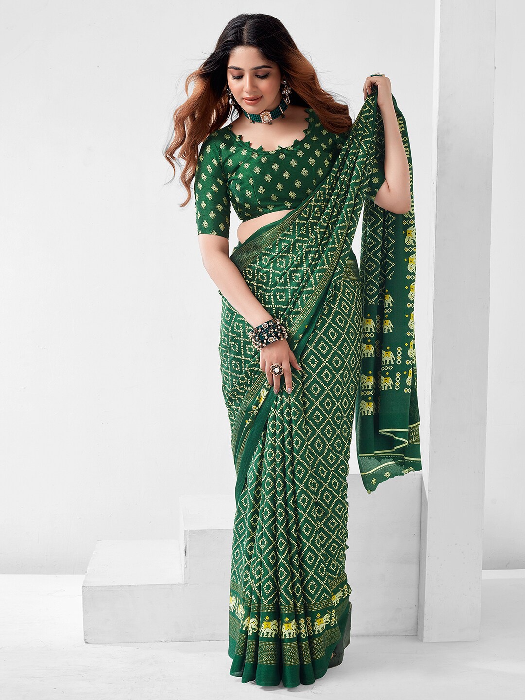 

Mitera Printed Zari Bandhani Saree, Green