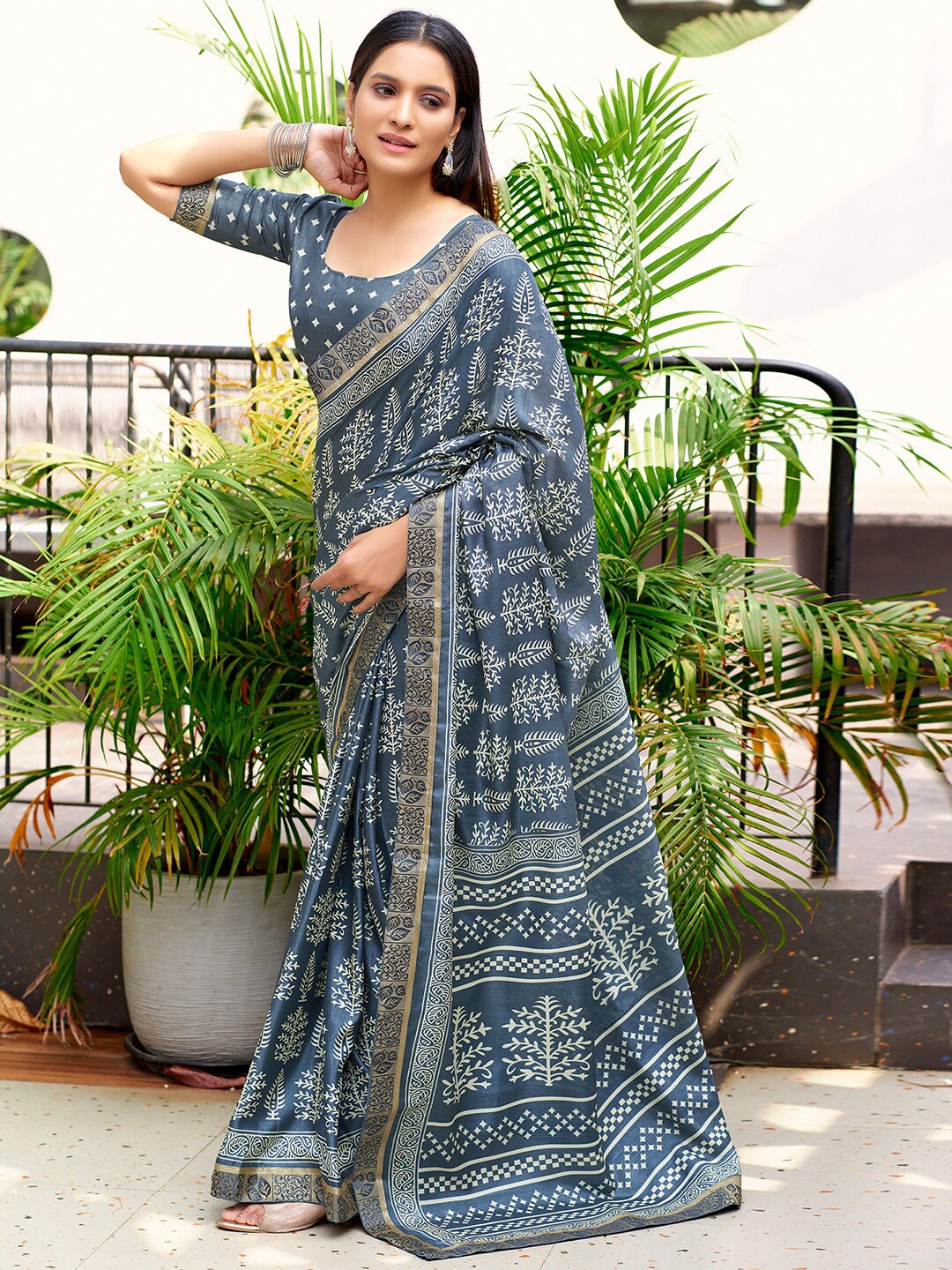 

KALINI Floral Printed Zari Jamdani Saree, Grey