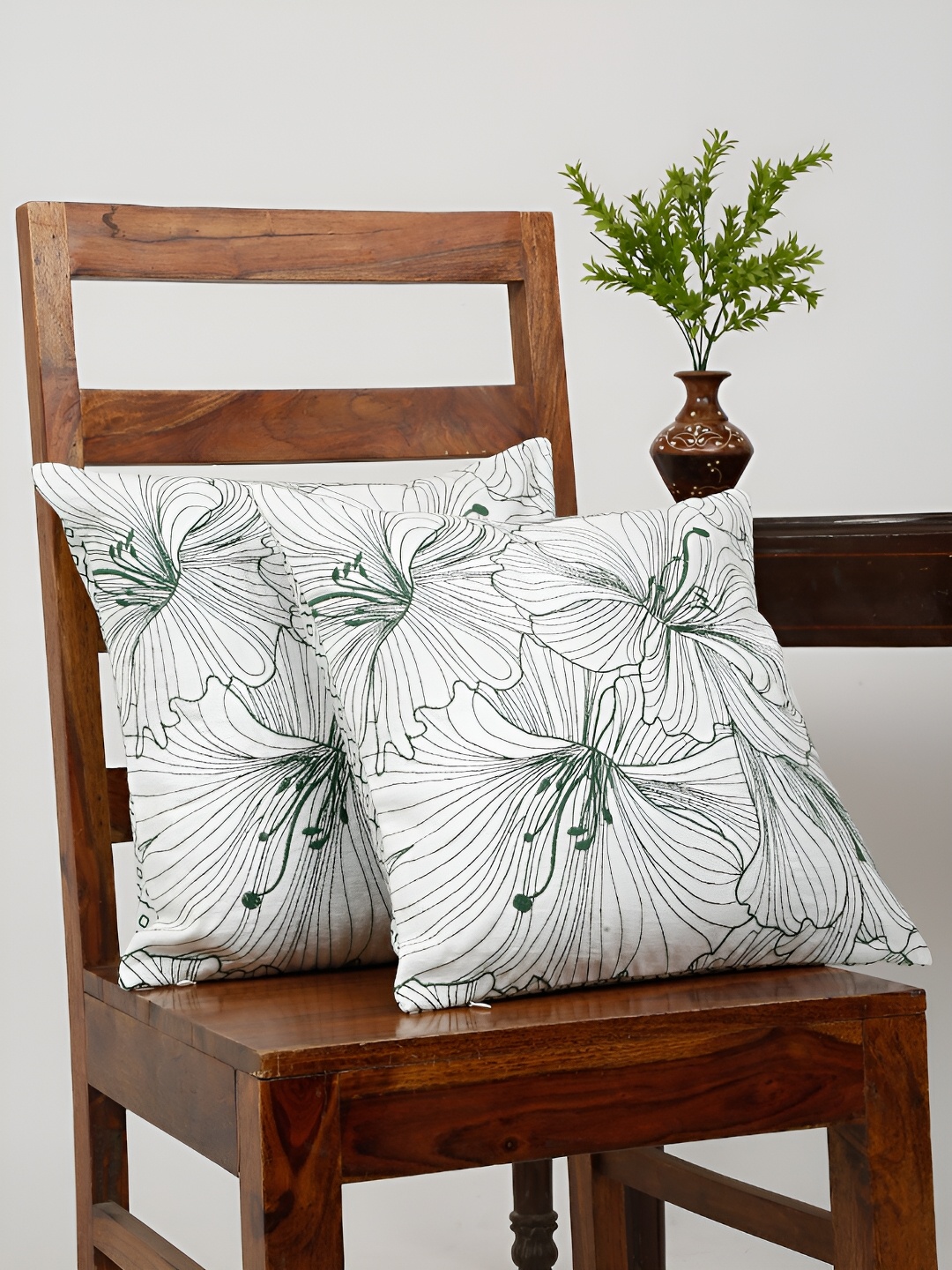 

Ratan Cart White & Green 2 Pieces Cotton Embroidered Square Cushion Covers