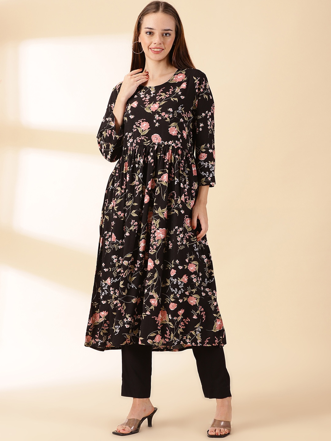 

DIVINATION Floral Printed Straight Kurta with Trousers, Black