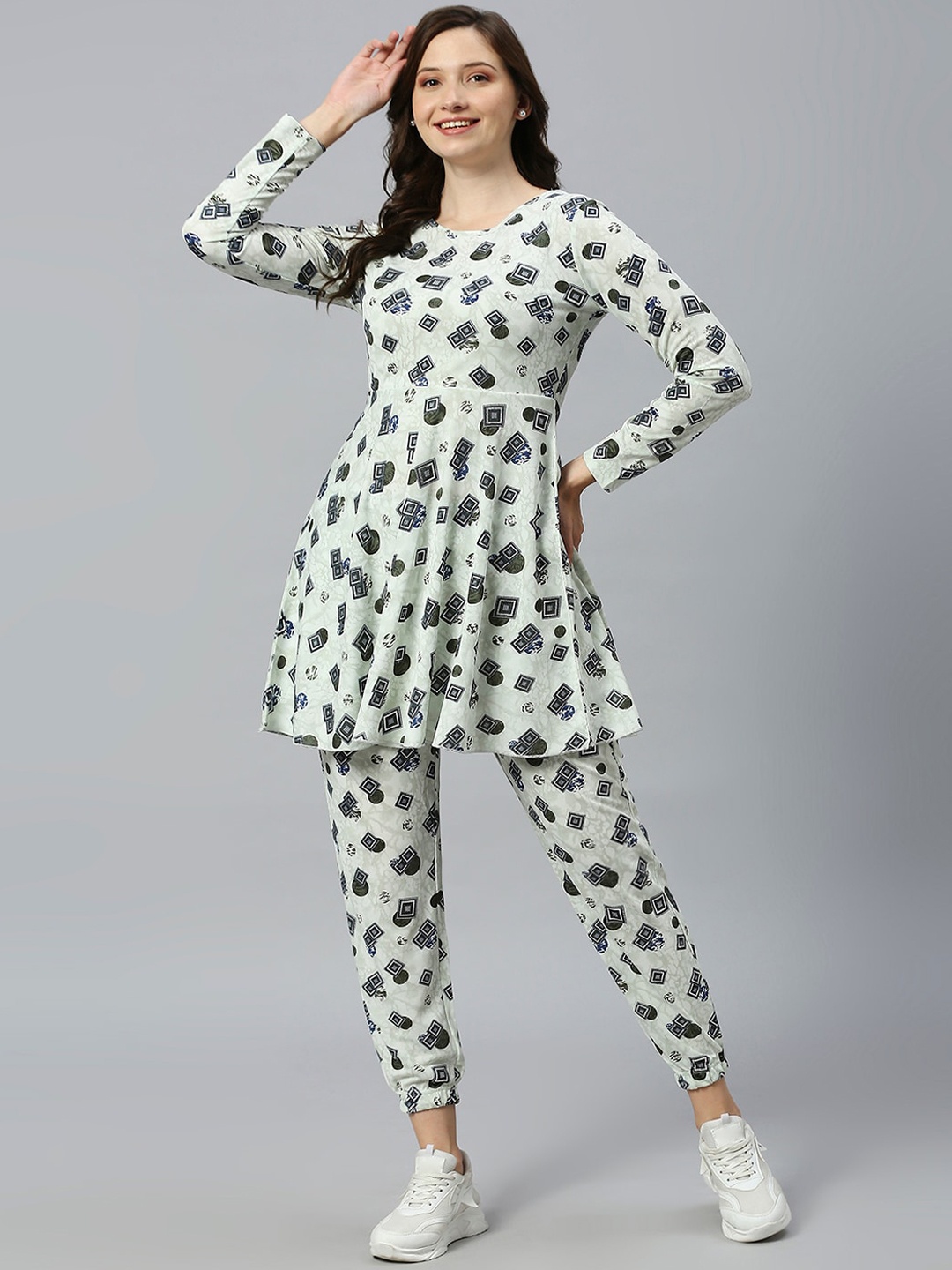 

True Shape Printed Round Neck Tunic With Joggers, Green