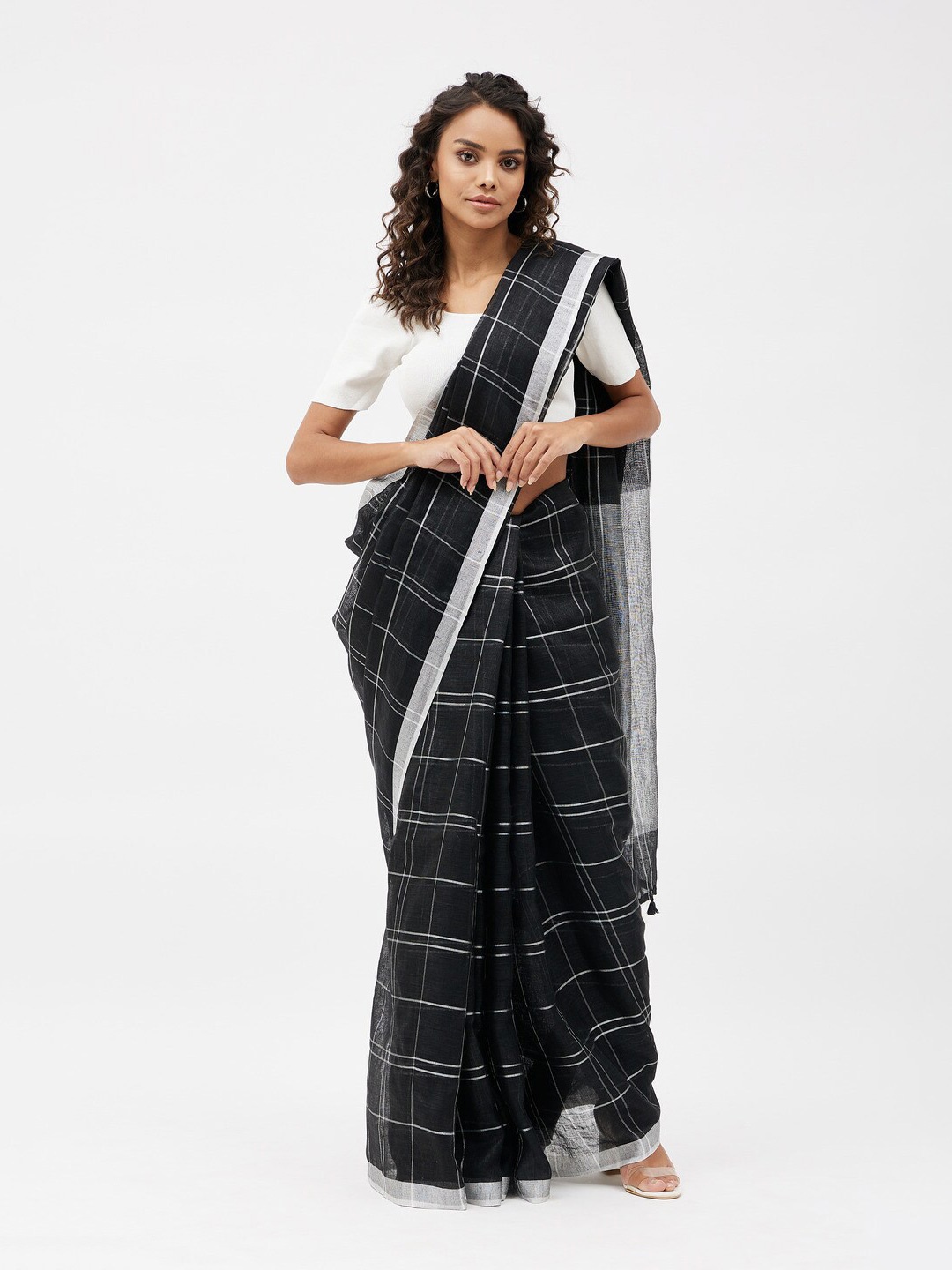 

Gotitli Checked Pure Linen Saree, Black