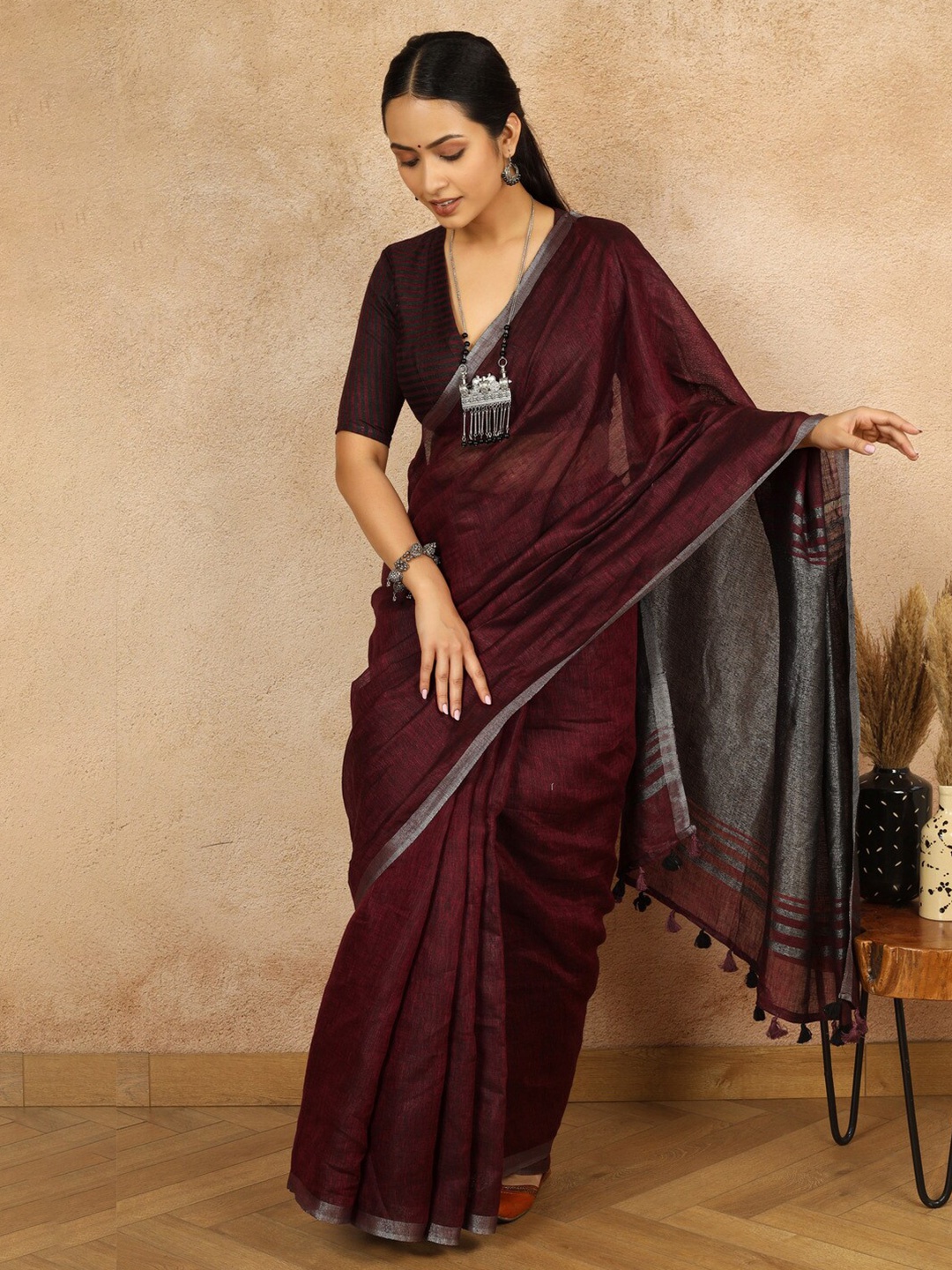

Gotitli Zari Pure Linen Saree, Maroon
