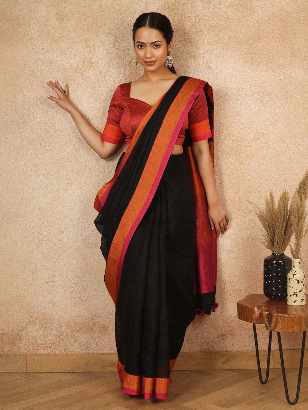 

Gotitli Zari Pure Linen Saree, Black