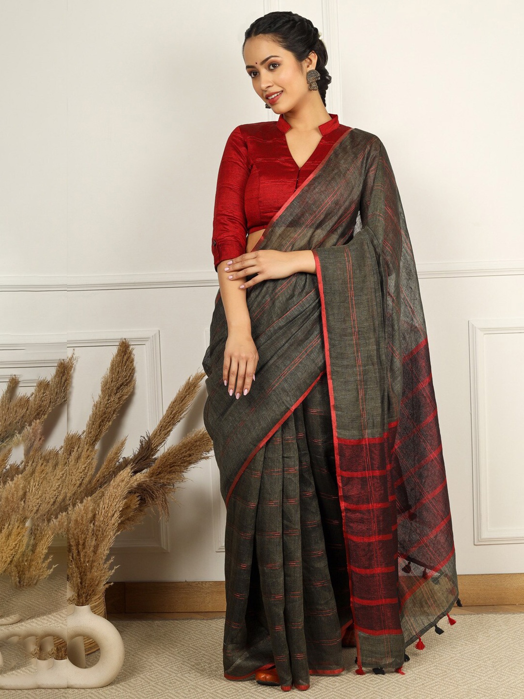 

Gotitli Striped Zari Pure Linen Saree, Grey