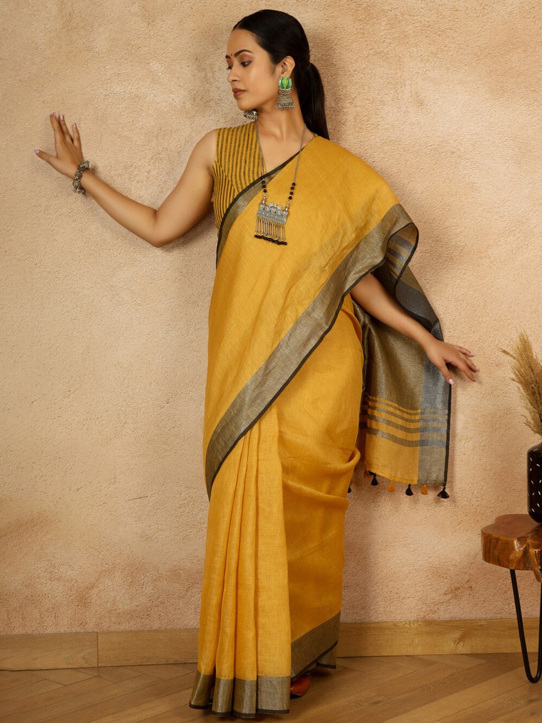 

Gotitli Zari Pure Linen Saree, Mustard