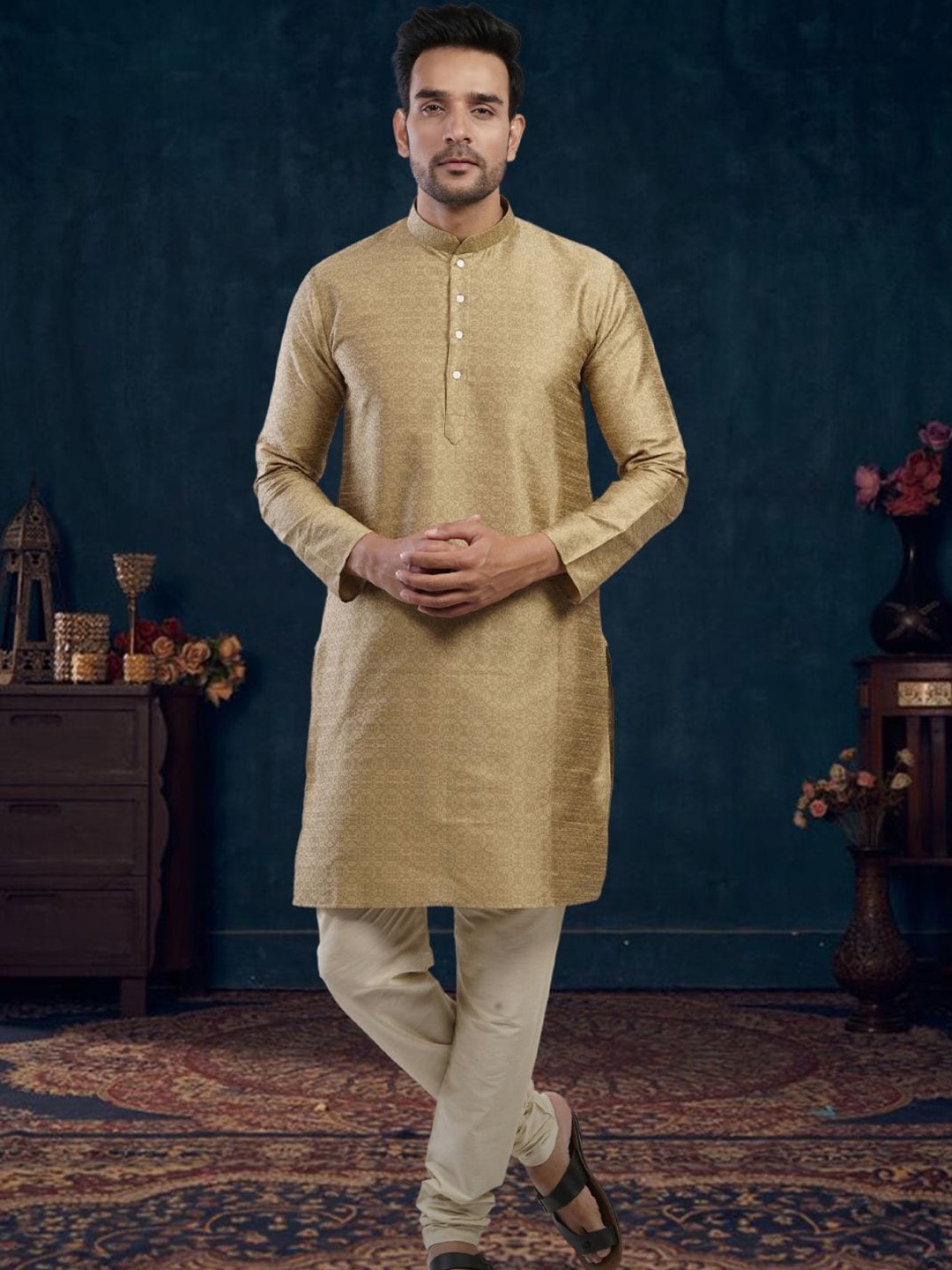 

Lightpole Ethnic Motifs Printed Dupion Silk Mandarin Collar Kurta, Gold
