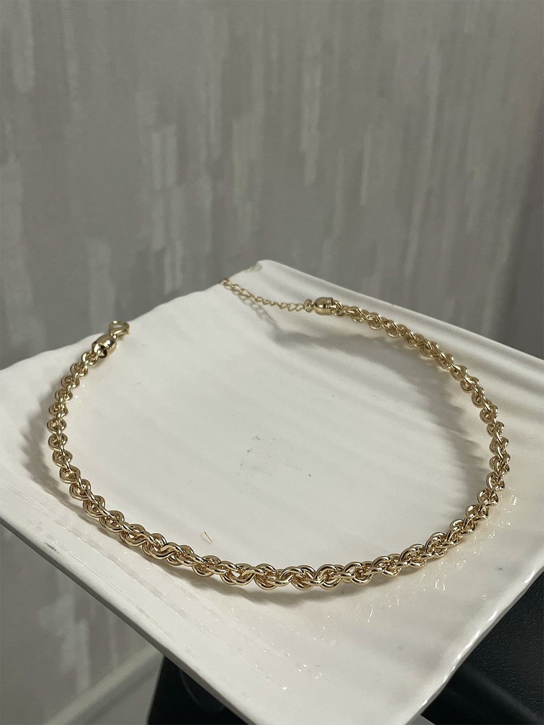 

ISHKAARA Gold-Plated Twisted Knots Minimal Choker Necklace