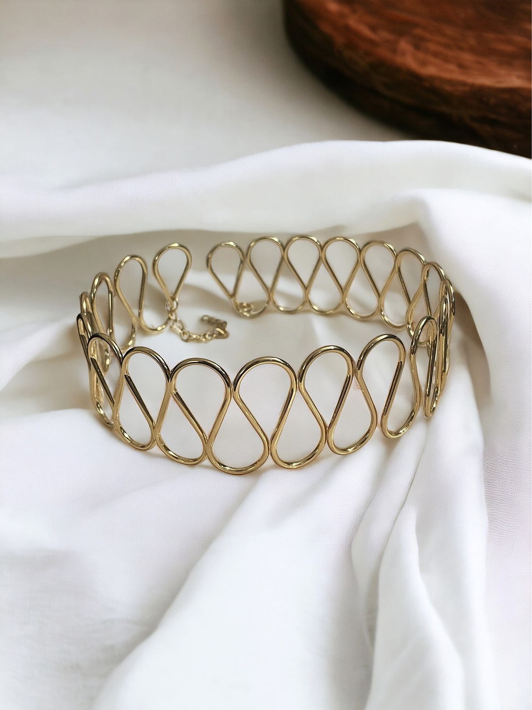 

ISHKAARA Gold-Plated Spiral Choker Necklace