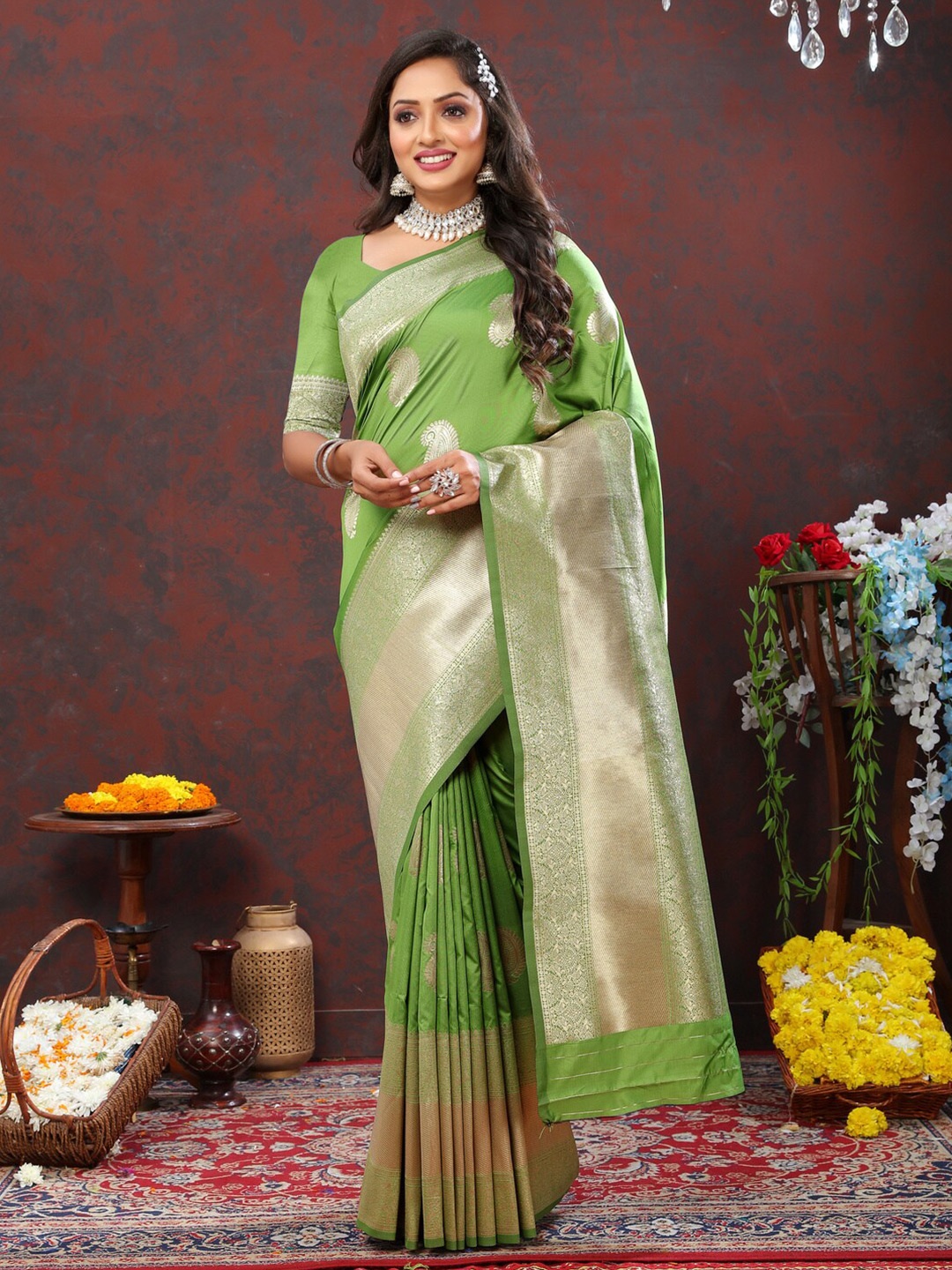 

HIRAPARA ENTERPRICE Ethnic Motifs Woven Design Zari Pure Silk Banarasi Saree, Green