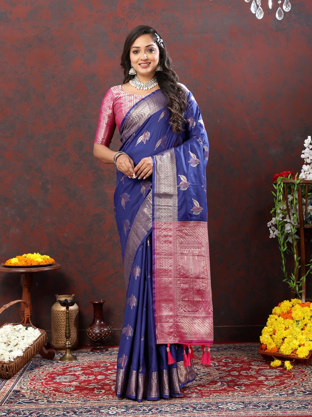 

HIRAPARA ENTERPRICE Ethnic Motifs Woven Design Zari Pure Silk Kanjeevaram Saree, Navy blue