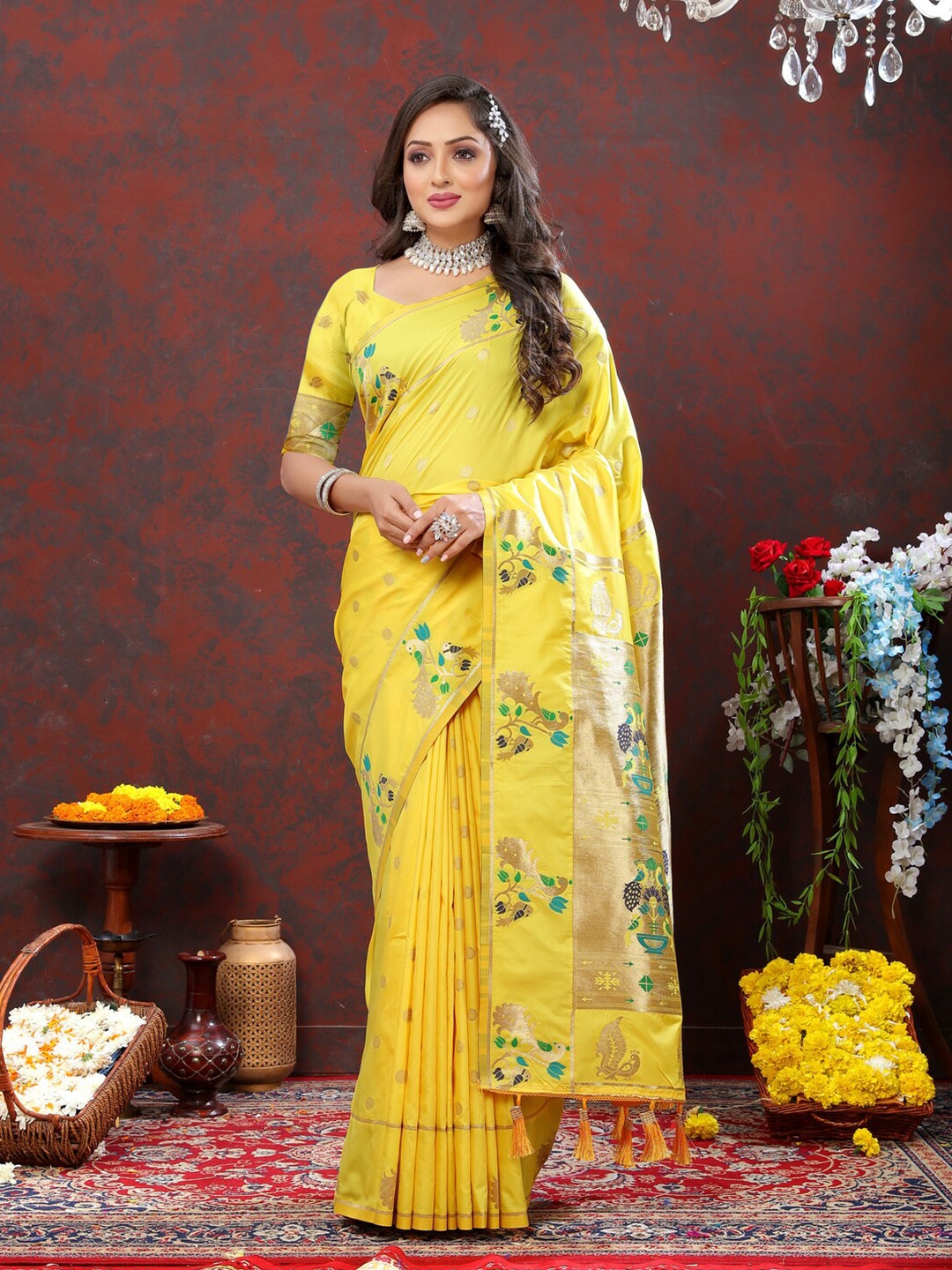 

HIRAPARA ENTERPRICE Floral Zari Pure Silk Paithani Saree, Yellow