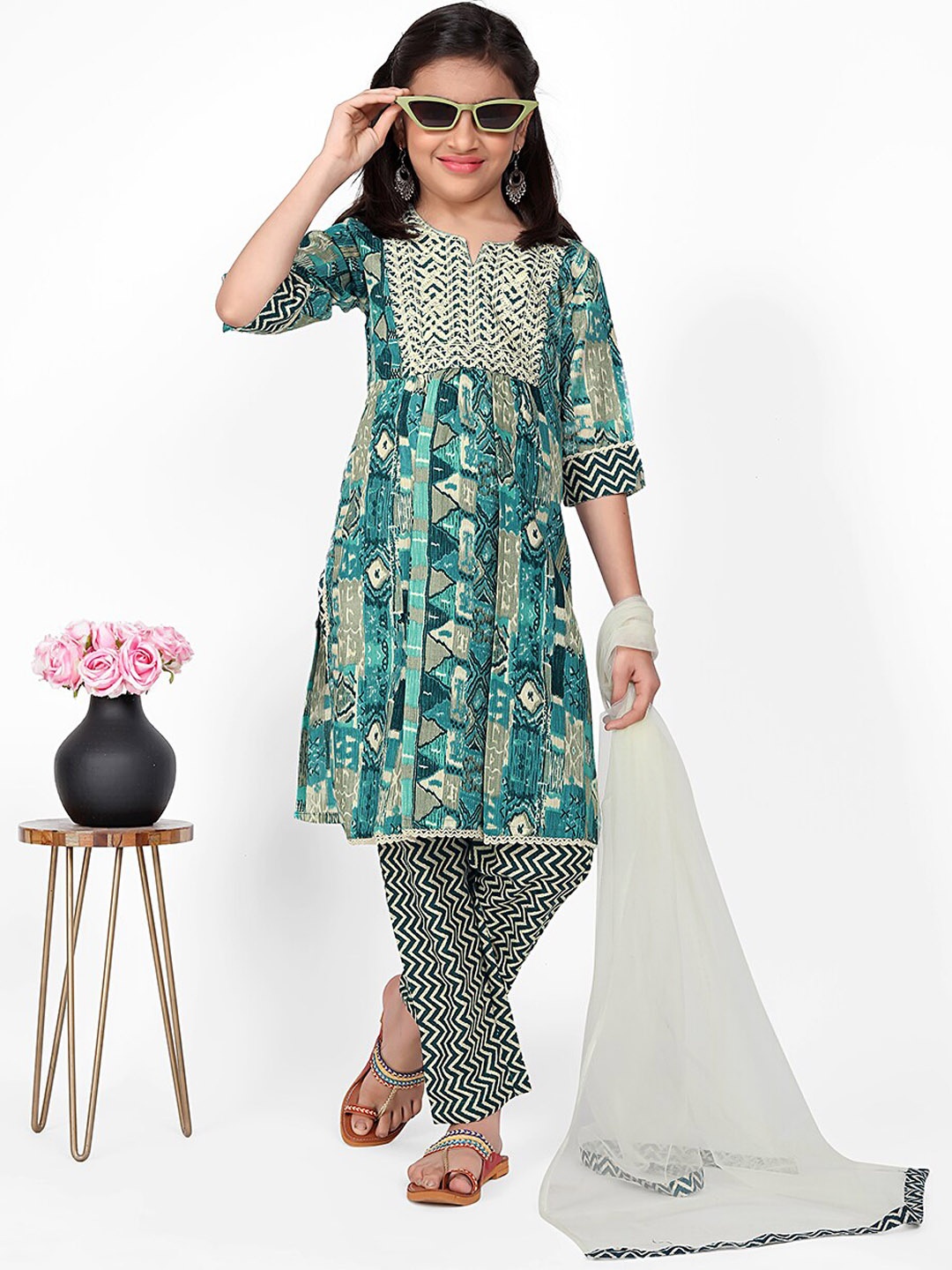 

BAESD Girls Floral Printed Regular Thread Work Kurta With Trousers & Dupatta, Blue
