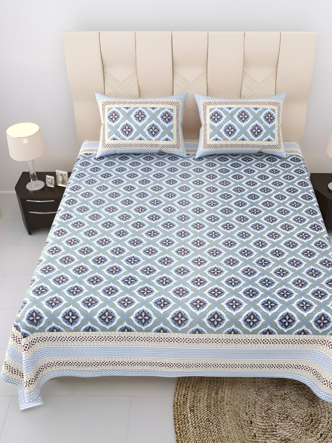

EasyGoods Grey & White Floral 250 TC King Cotton Bedsheet with 2 Pillow Covers