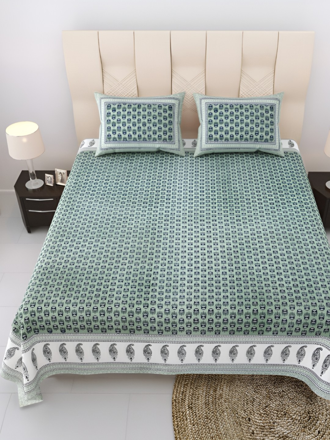 

EasyGoods Blue & White Floral 250 TC King Cotton Bedsheet with 2 Pillow Covers