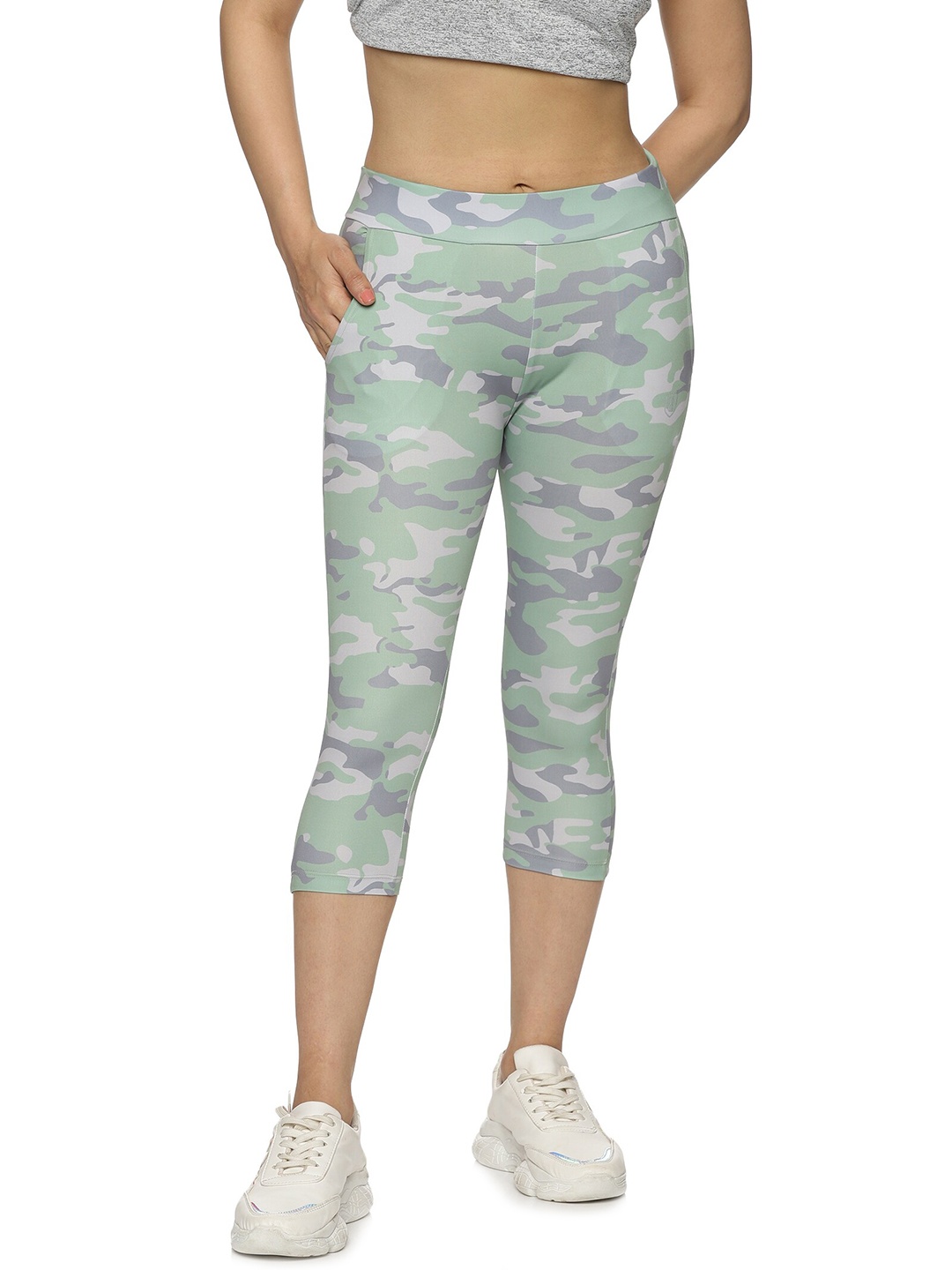 

DOMIN8 Women Camouflage Printed Slim-fit Capris, Green