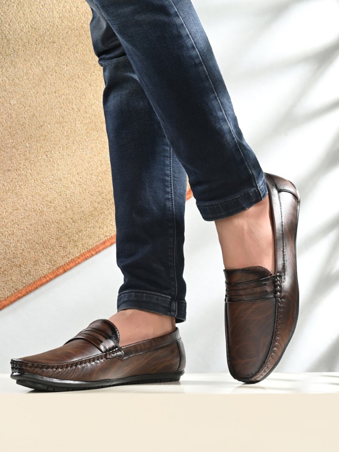 

KARADDI Men Round Toe Loafers, Brown