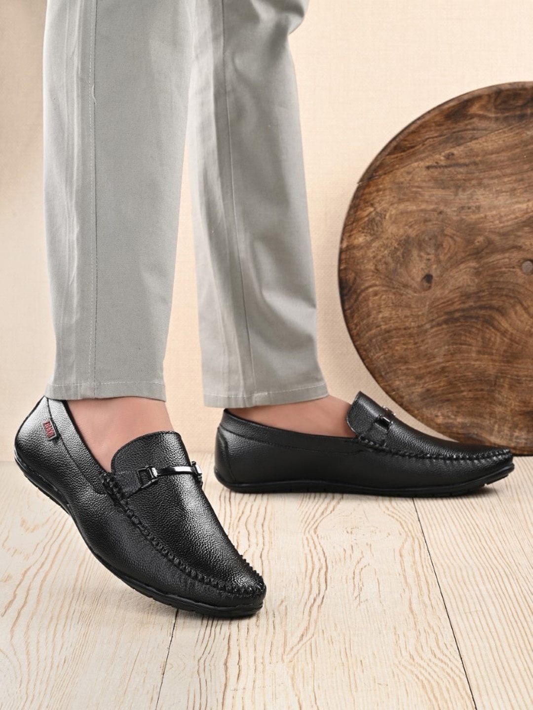 

KARADDI Men Round Toe Lightweight Loafers, Black