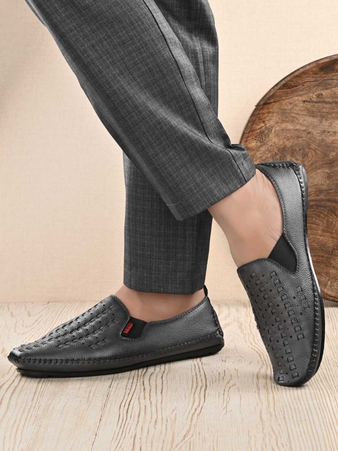 

KARADDI Men Textured Lightweight Loafers, Grey