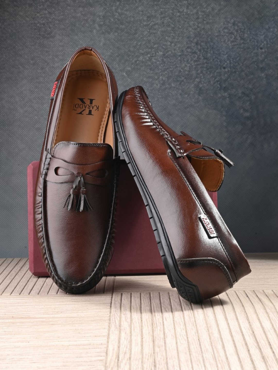 

KARADDI Men Round Toe Tassel Loafers, Brown
