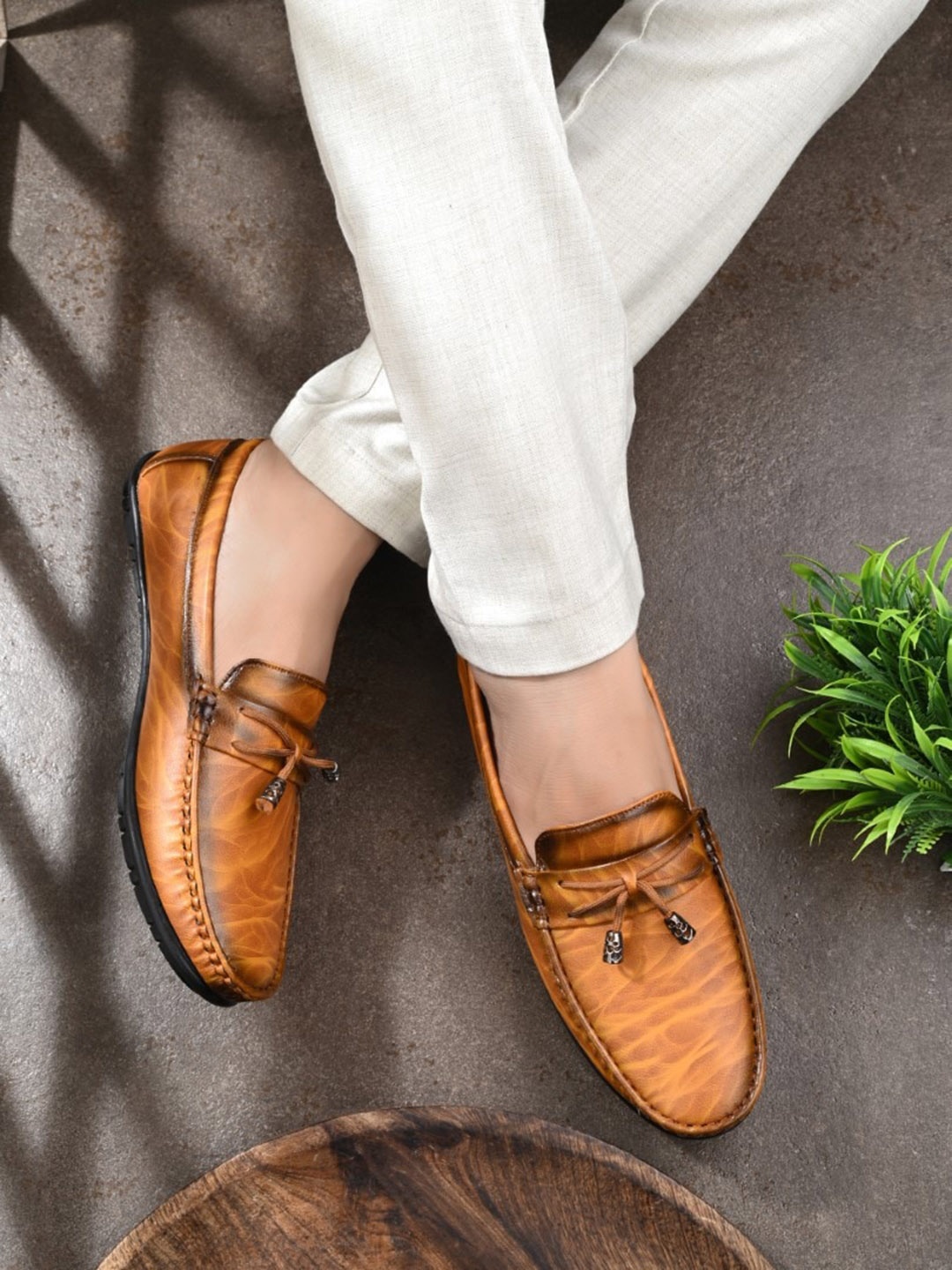 

KARADDI Men Printed Lightweight Tassel Loafers, Tan
